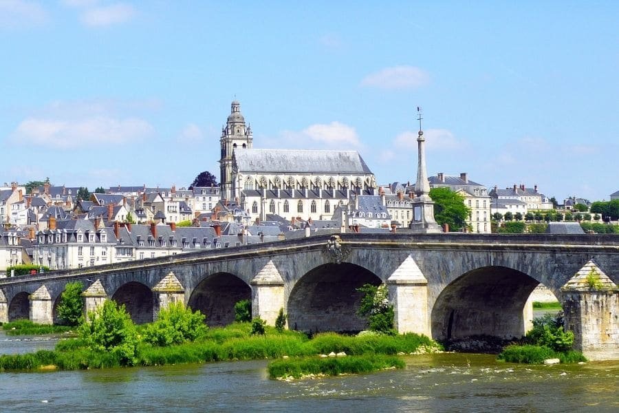 Blois: the Loire bridge and the cathedral