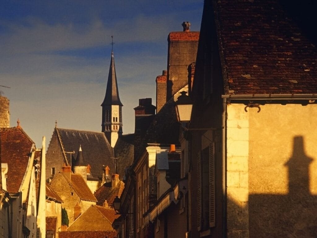 Rues de Amboise au soleil couchant